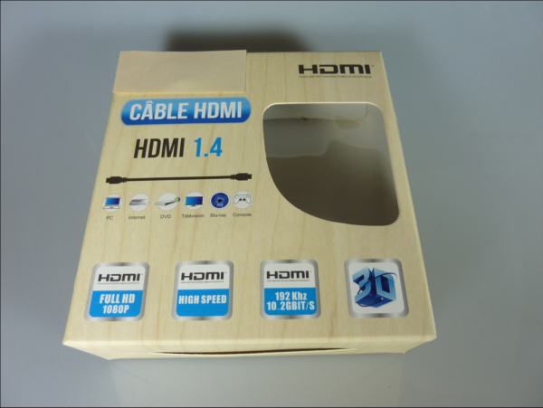 Vue sur l'emballage paquet du câble HDMI