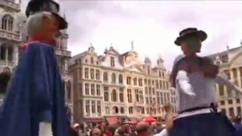 Les porteurs de géants, intarissables ambassadeurs d'un folklore belge profondément ancré depuis 14 ans défilent, hauts en couleur, dans les rues de Bruxelles.