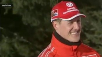 Michael Schumacher n'est plus dans le coma. L'annonce a été faite hier par l'entourage du pilote allemand de Formule 1, qui n'a pas donné pour autant plus de détails médicaux. Dans un communiqué, la porte-parole de la famille a précisé que l'ancien champion du monde avait quitté l'hôpital de Grenoble. Il est désormais hospitalisé à Lausanne en Suisse. Agé de 45 ans, Michael Schumacher a été victime d'un accident de ski, le 29 décembre dernier dans la station de Méribel. Souffrant d'un traumatisme crânien, il avait transporté à l'hôpital de Grenoble où il avait été plongé dans un coma artificiel.