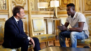 Vous avez probablement entendu parler de Mamoudou Gassama, le jeune Malien qui a sauvé la vie d'un enfant le week-end dernier à Paris. Le jeune homme de 22 ans, clandestin, a risqué sa vie pour sauver celle d'un petit garçon de 4 ans, suspendu dans le vide. Pour Emmanuel Macron, ce qu'il a fait est exemplaire.