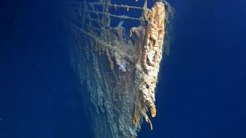 Quinze ans après la dernière mission, une équipe d’explorateurs a réalisé de nouvelles photos et vidéos de l'épave du Titanic. Les images montrent un paquebot complètement détérioré, rongé par le sel et les bactéries mangeuses de métal. De nombreuses parties du paquebot ont déjà disparu. 