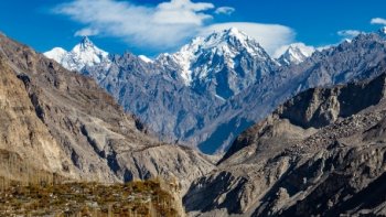Il n'ont pas de cancer et ignore la maladie. La vallée de Hunza est située dans le nord du Pakistan, près de la frontière avec l'Inde. L'une des nations les plus anciennes au monde vit ici. Voici ce qu'ils mangent.   !